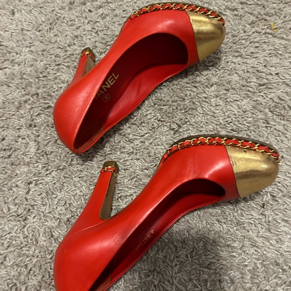 Chanel heels - Picture 1 of 12